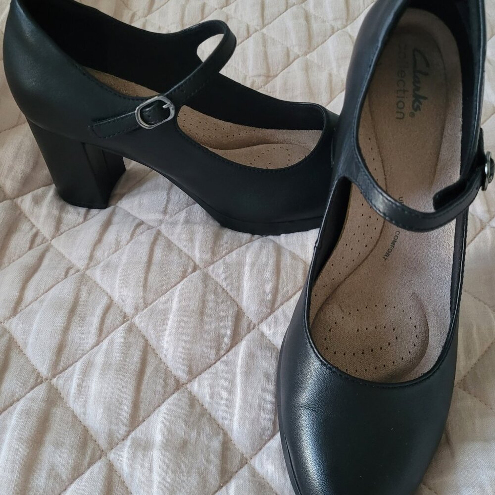Clarks black leather maryjane shoes size 7.5. - Picture 2 of 8
